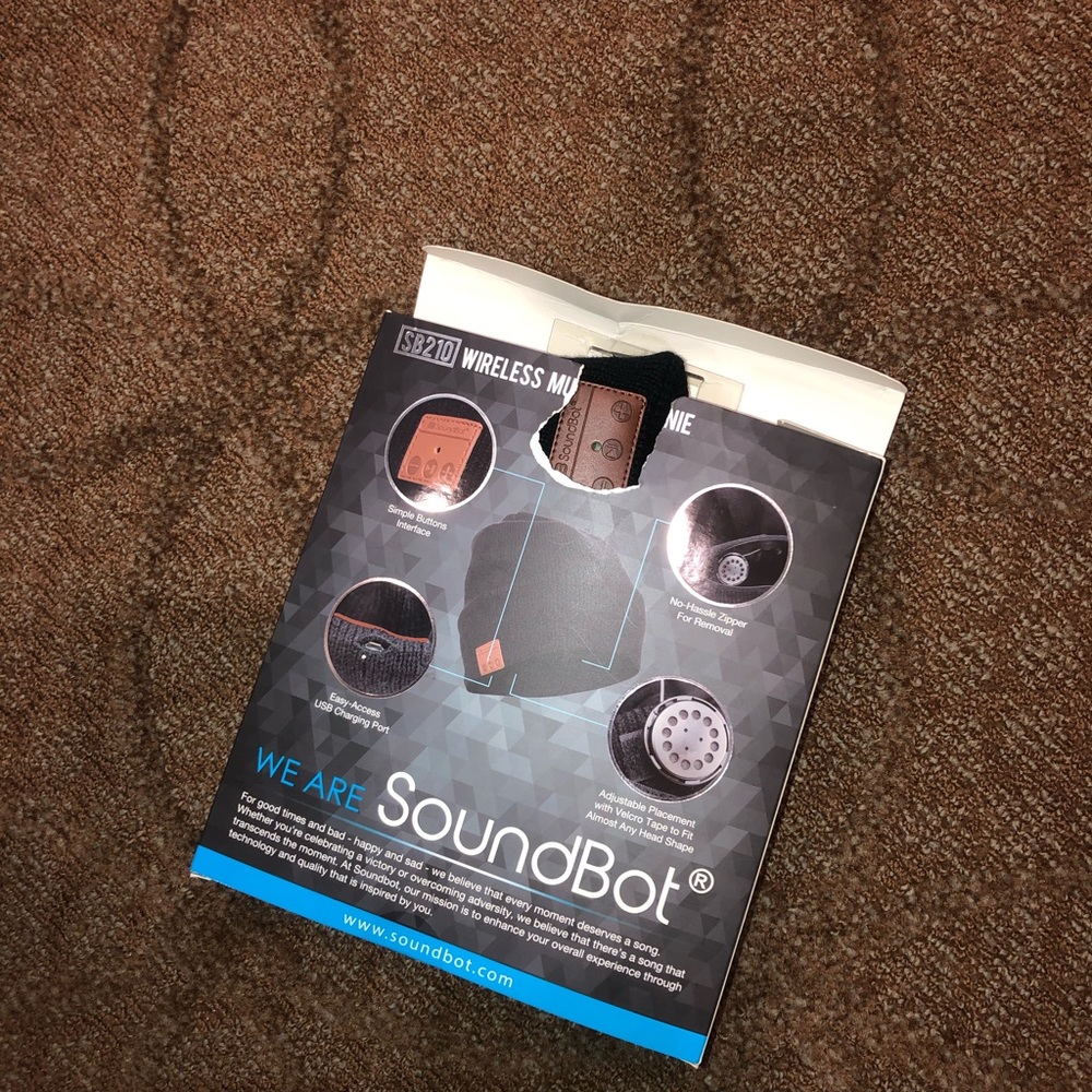 Soundbot Beanie - Picture 6 of 6